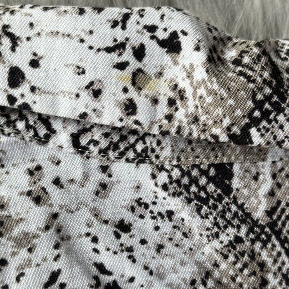 Chicos Cardigan Sz 1 Medium Open Front Snake Print 3/4 Sleeve Black White Casual - Picture 6 of 9